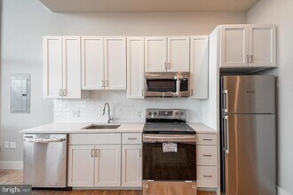 Building Photo - 1300 S 19th St