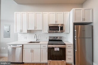 Building Photo - 1300 S 19th St