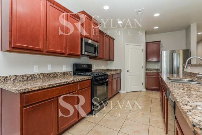 Building Photo - The living is easy in this 5 bedroom, 3 ba...