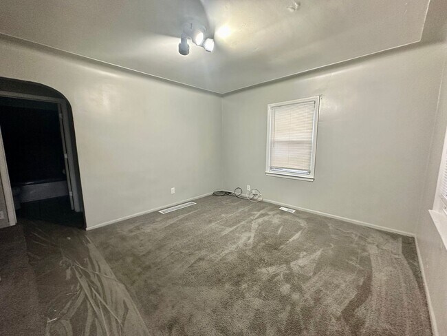 Foto del edificio - Charming 3-Bedroom Bungalow in Warren $1200 a month