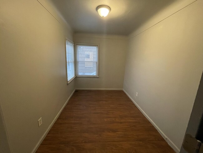 Foto del edificio - 18571 Vaughan St