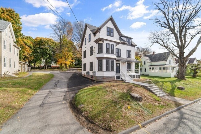 Building Photo - 376 Chestnut St