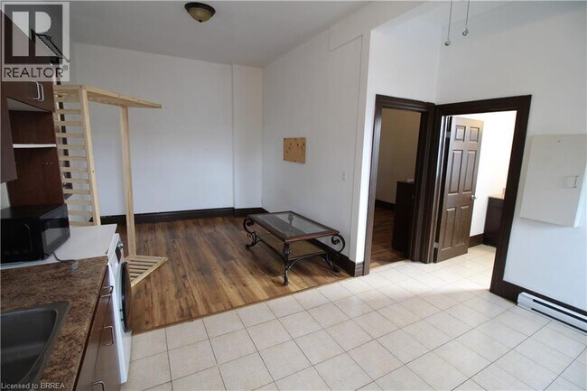 Photo du bâtiment - 62 Dundas St