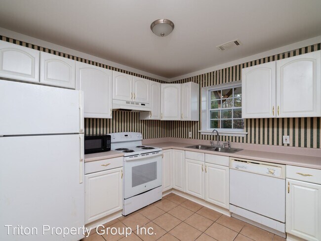 Building Photo - 3 br, 2 bath House - 1074 Little Vine Chur...