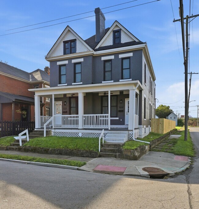 Building Photo - 775-777-777 Bellows Ave