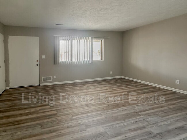 Foto del edificio - 4717 Gladstone St