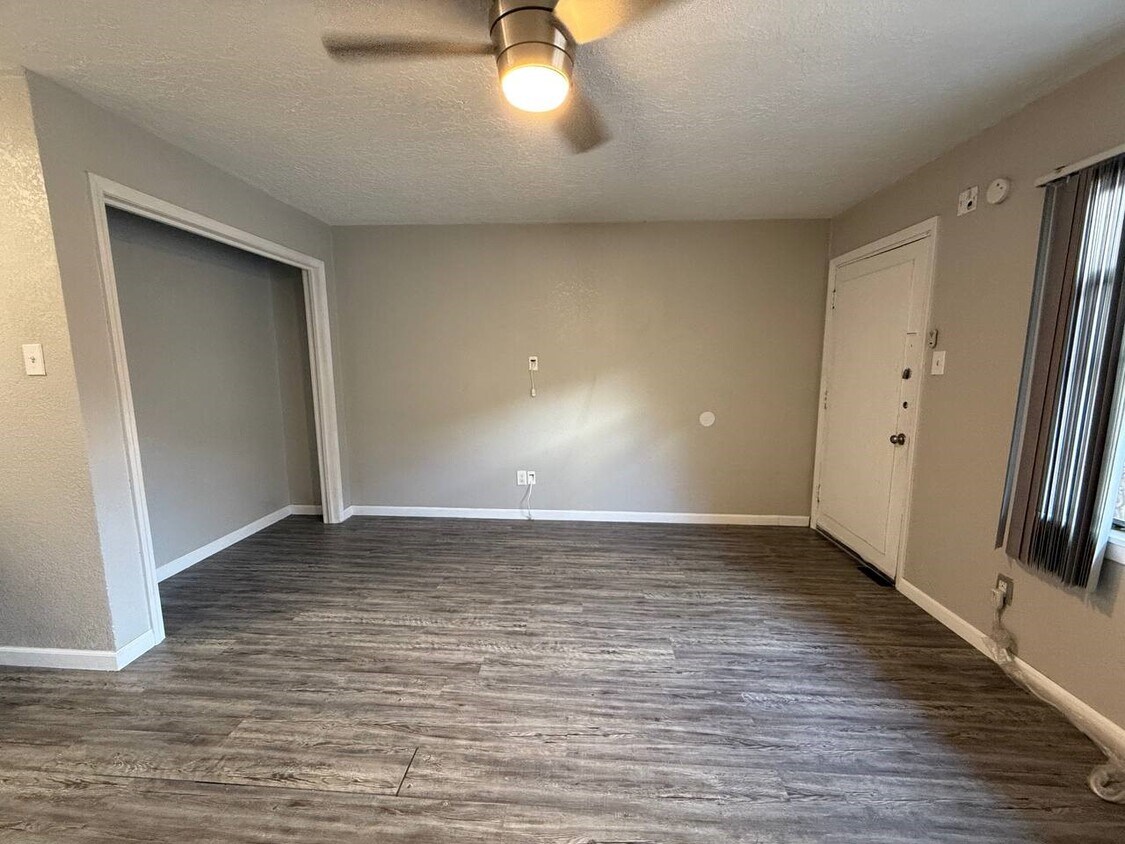 Foto del edificio - 2501 Yoakum Blvd