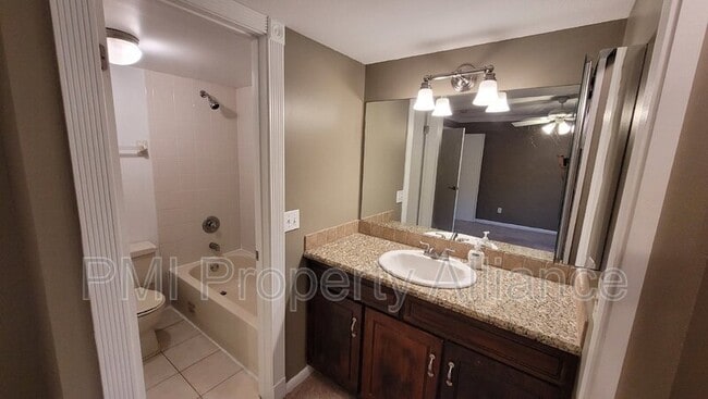 Foto del edificio - 4939 Walden Cir