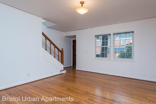 Building Photo - 5656 NE Sandycrest Terrace