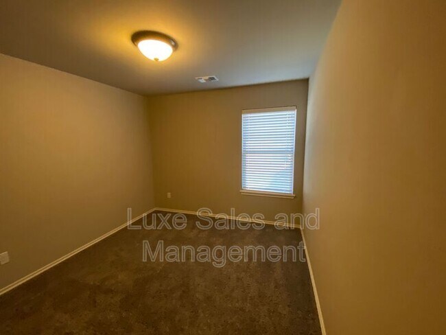 Building Photo - 19201 Blanco Dr