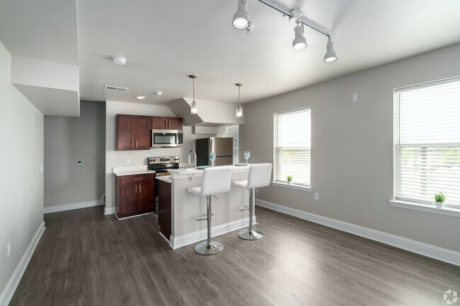 Building Photo - 200 5th Apartments