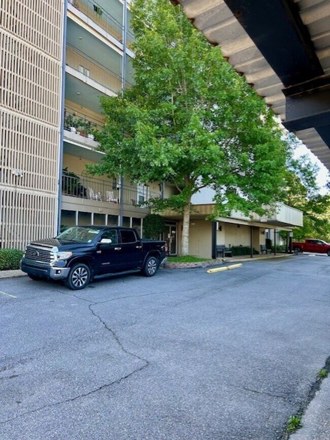 Building Photo - 848 E Boston St