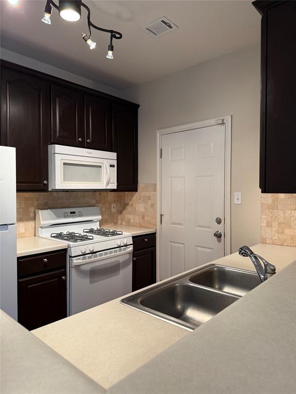 Building Photo - 2100 Pipers Field Dr