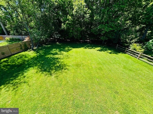 Building Photo - 9916 Parkwood Dr