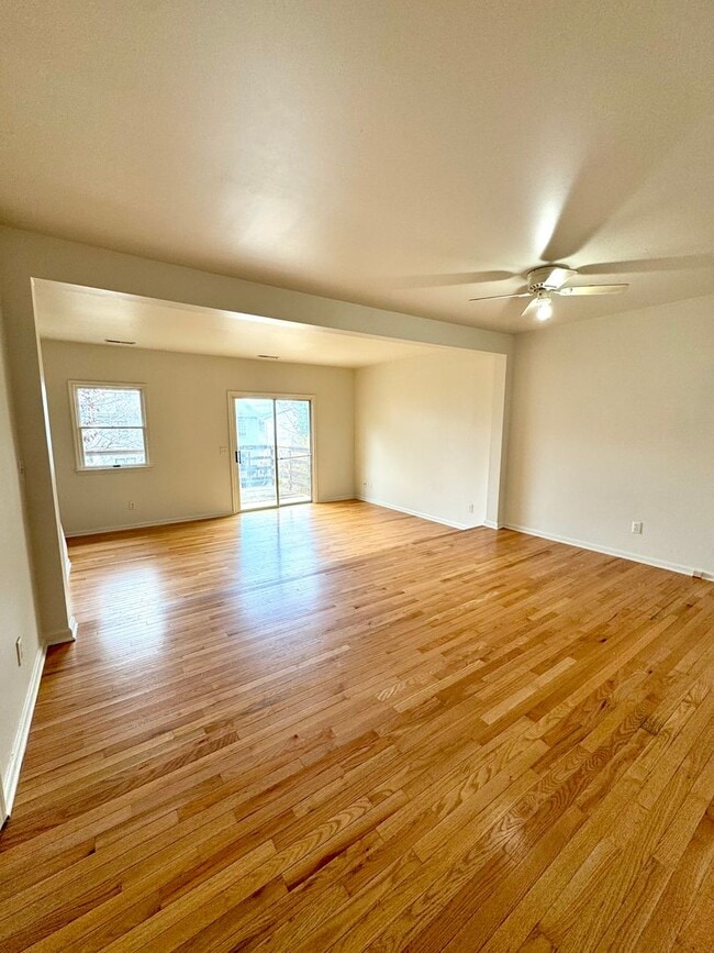 Building Photo - Townhouse for Rent