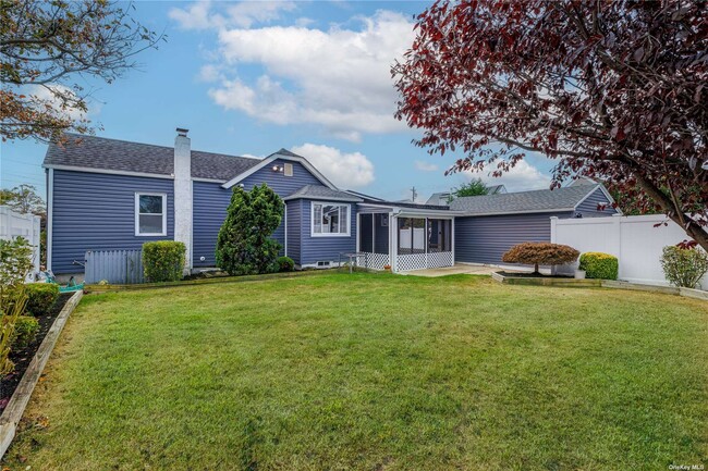 Building Photo - 2444 Bayview Ave