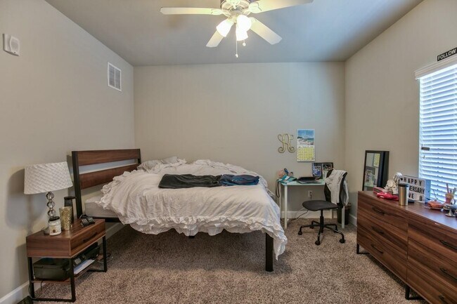 Building Photo - 1732 Belle Vue Way