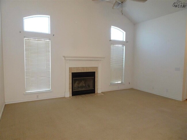 Building Photo - 405 Swenson St