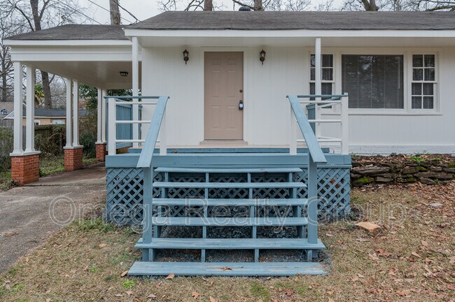Foto del edificio - 2433 Woodlawn St