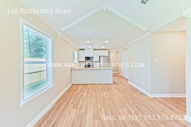 Foto del edificio - 140 Roosevelt Rd