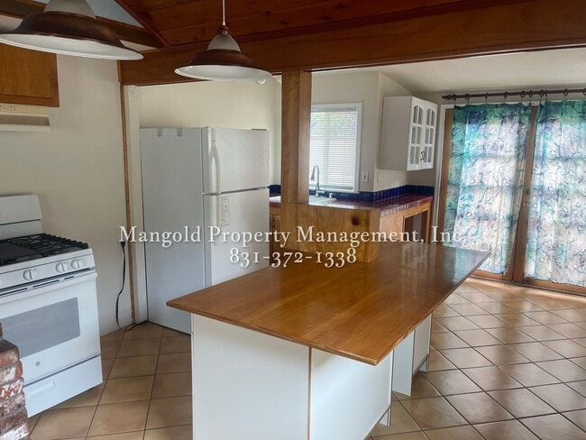Building Photo - 2-Bedroom PLUS Loft Home Downtown Monterey