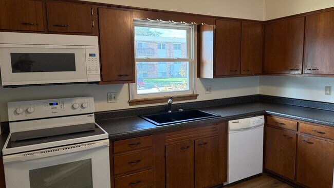 Foto del edificio - North central Ames 2 bedroom updated duple...