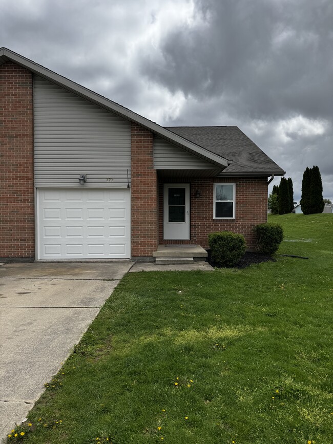 Foto del edificio - 777 Country Side Ln