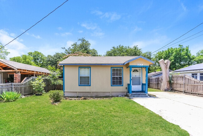 Building Photo - 8914 Cardella Ave