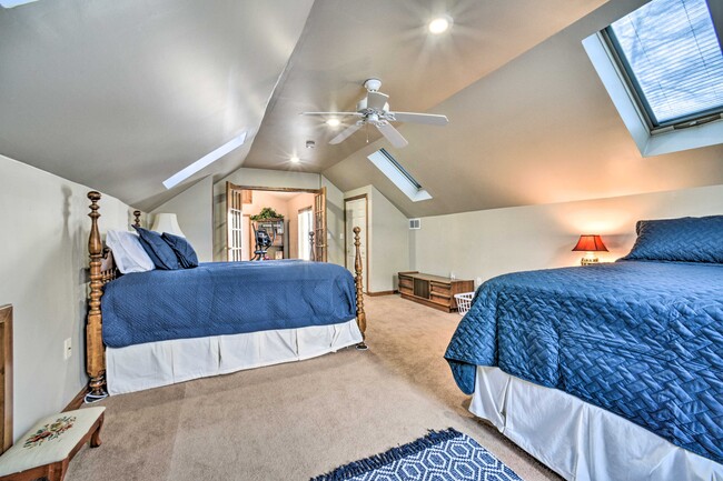 Upstairs bedroom - 5027 Harp Dr