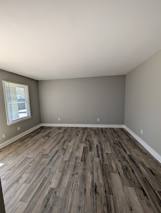 Foto del edificio - 2425-2445 Old Greensboro Rd