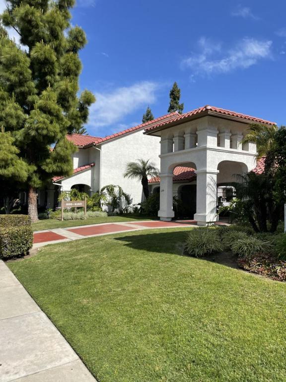 Foto del edificio - 6386 Lincoln Ave