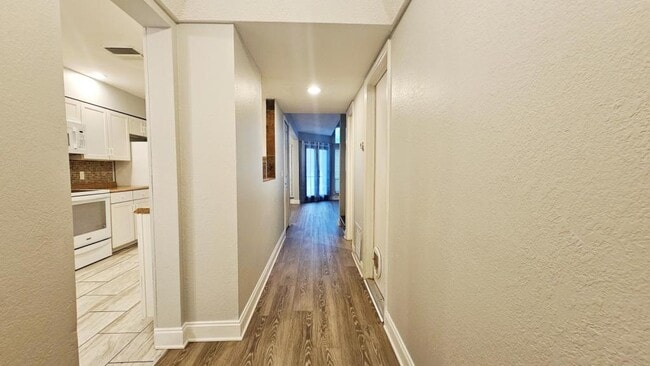 Building Photo - 4402 Dunwoody Pl