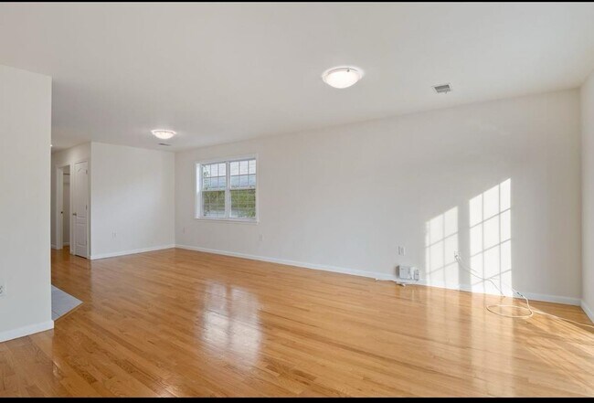 Foto del edificio - 31-33 CHESTER Ave