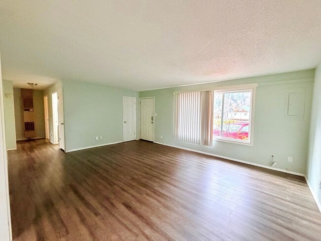 Building Photo - Renovated 2BR with Large Backyard, Storage, Washer & Dryer & Parking