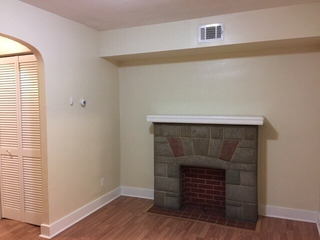 Primary Photo - 915 Chartiers Ave