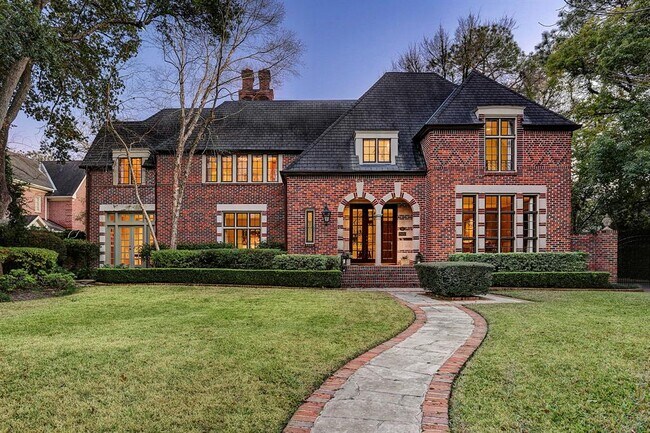 Building Photo - 2421 Brentwood Dr