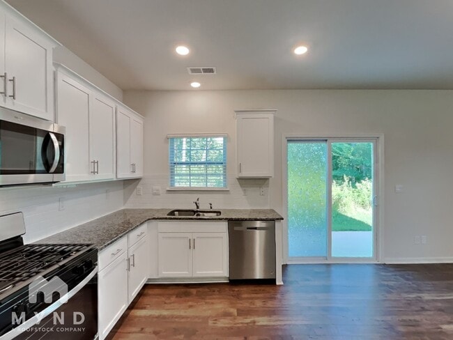 Foto del edificio - 4139 Village Blvd NW