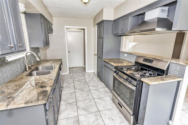 Building Photo - 15130 Harness Ln