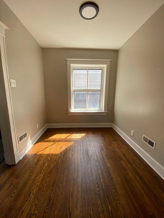 Foto del edificio - Charming 1 bedroom. Professionally Managed.