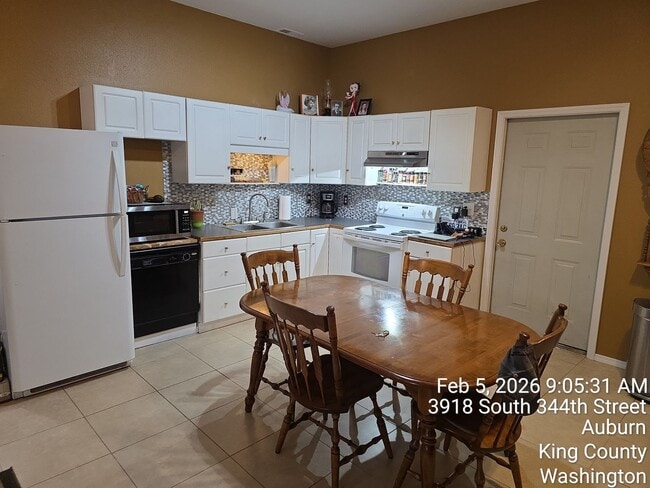 Foto del edificio - West hill Weyerhauser area 2 bedroom, 1 bath cabin apartment - Available March 1st or sooner!