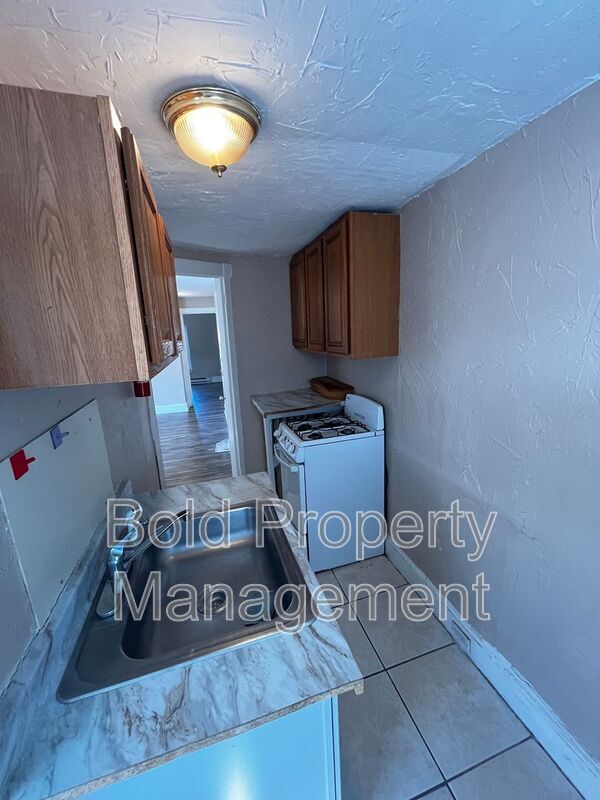 Building Photo - 719 McKnight St