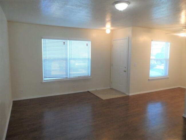 Building Photo - 1332 Glen Oaks Ct