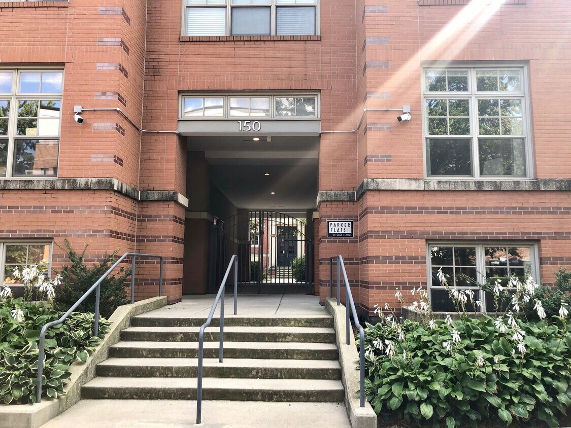 Primary Photo - Modern Bloomingdale One Bedroom Plus Den (...