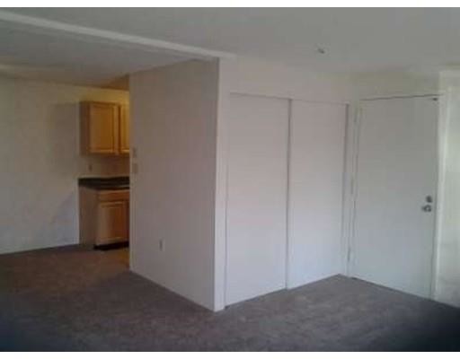 Building Photo - 5 Village Rock Ln