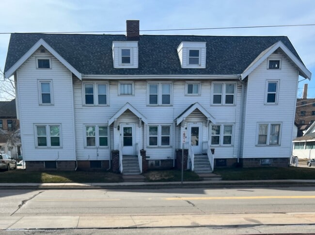 Building Photo - 461 Bowen St