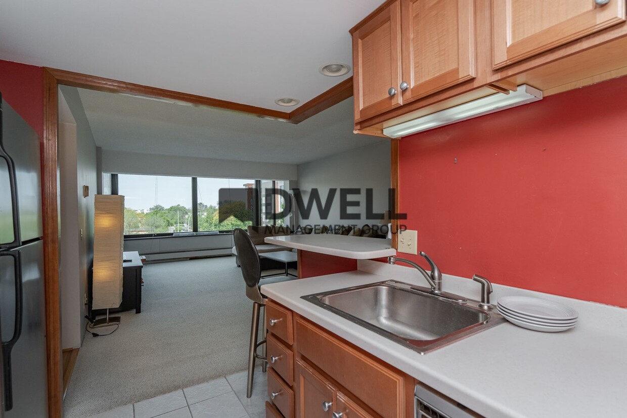 Foto principal - Furnished Two Bedroom Condo Conveniently L...