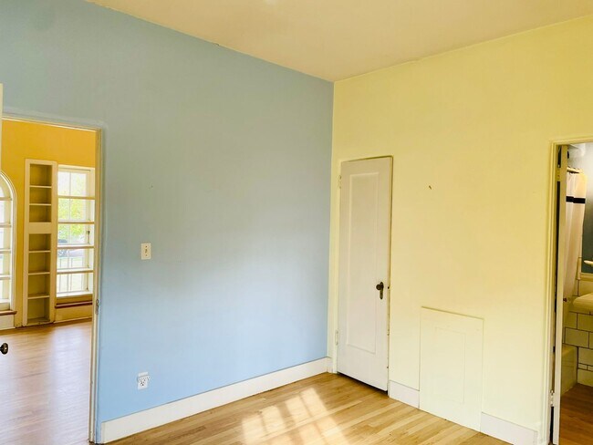 Building Photo - Quaint home in Willo Historic Neighborhood