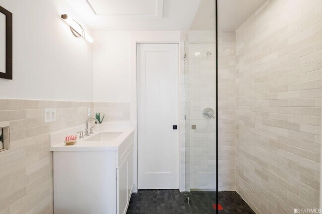 Bathroom - 3036 Fulton St