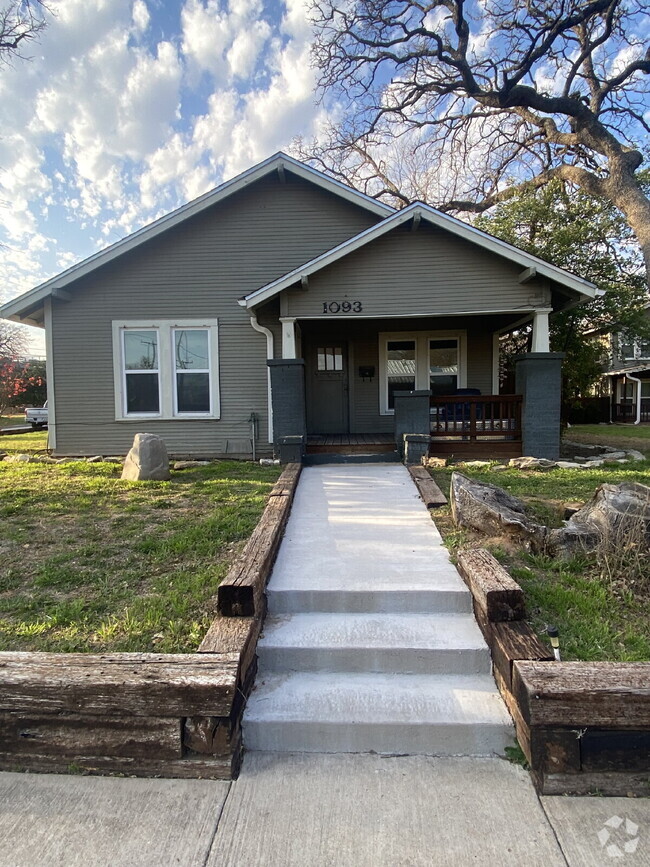 Building Photo - 1093 W Sloan St