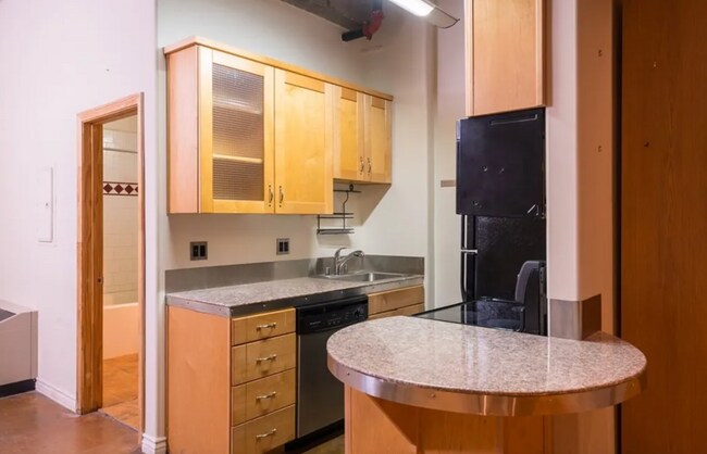 Foto del edificio - 312 W 5th St